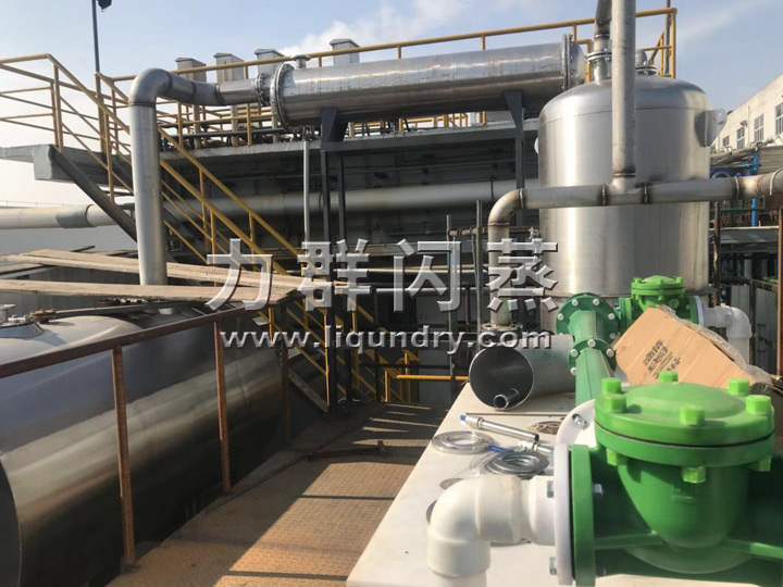 現（xiàn）場安裝中全套真空耙式幹燥機