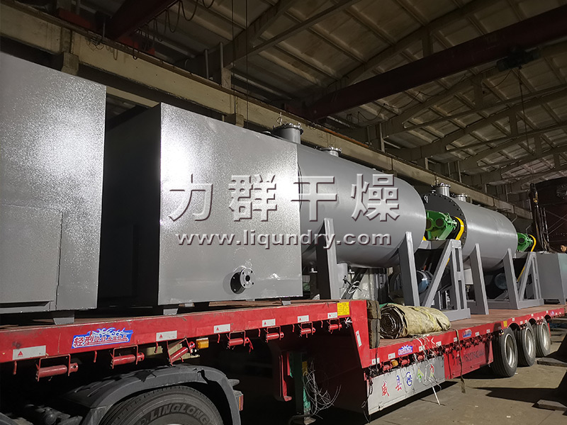 真（zhēn）空耙式幹燥機（jī）裝車發貨